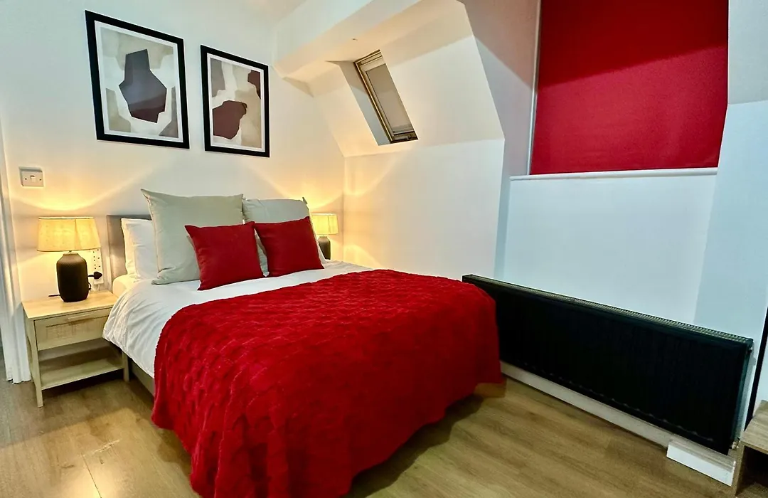 Stylish Old Trafford 2Br Apartment, Free Parking, Near Stadium & City Centre-1