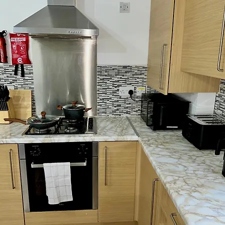 Stylish Old Trafford 2Br Apartment, Free Parking, Near Stadium & City Centre-3